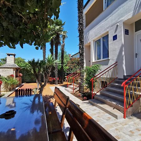 App & Room Le Palme Umag Bagian luar foto