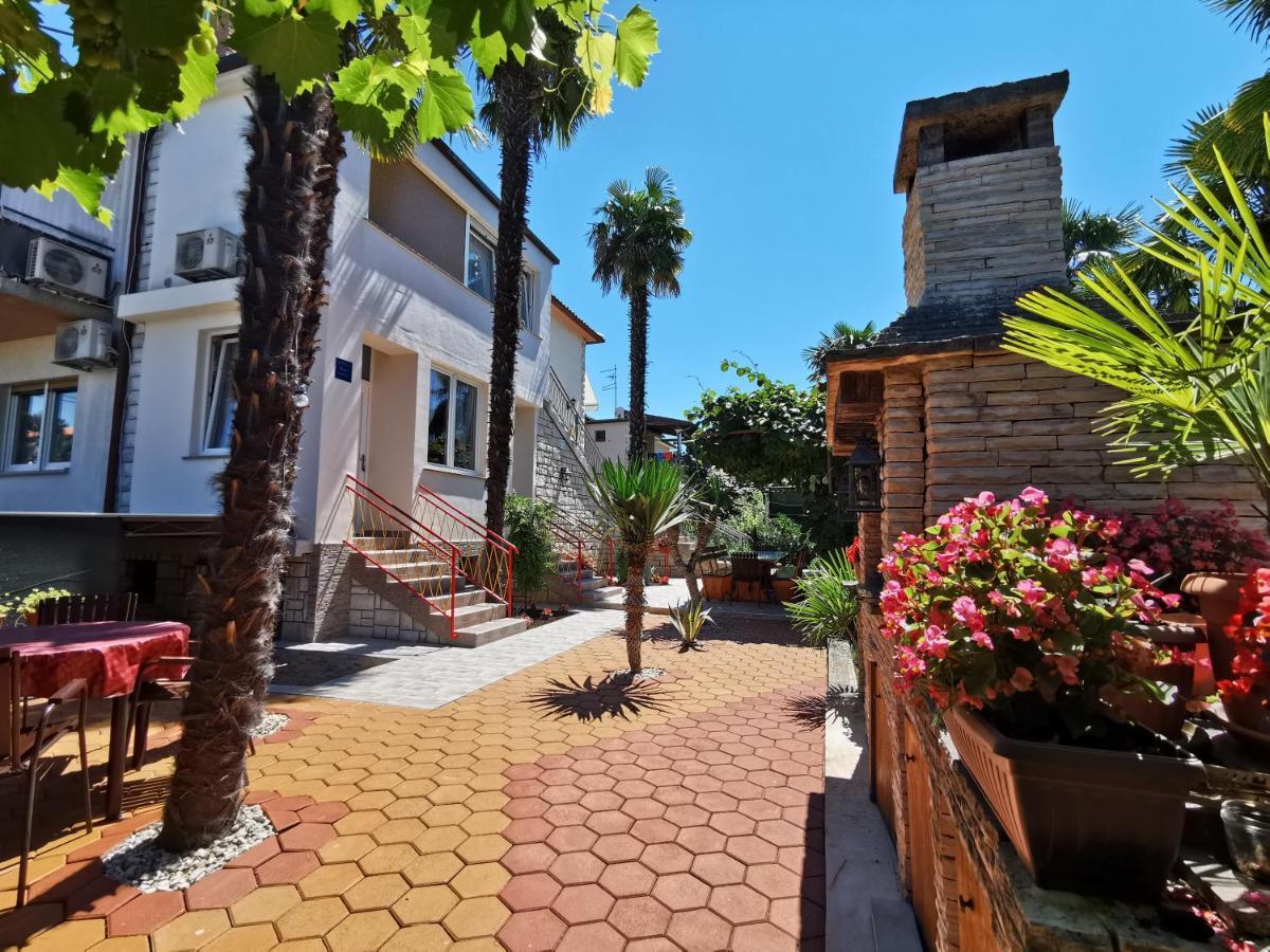 App & Room Le Palme Umag Bagian luar foto