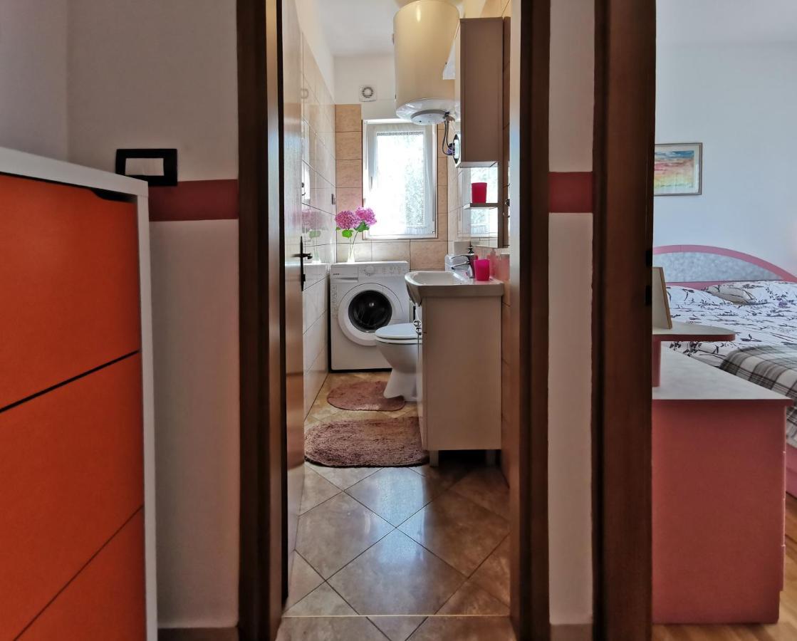 App & Room Le Palme Umag Bagian luar foto