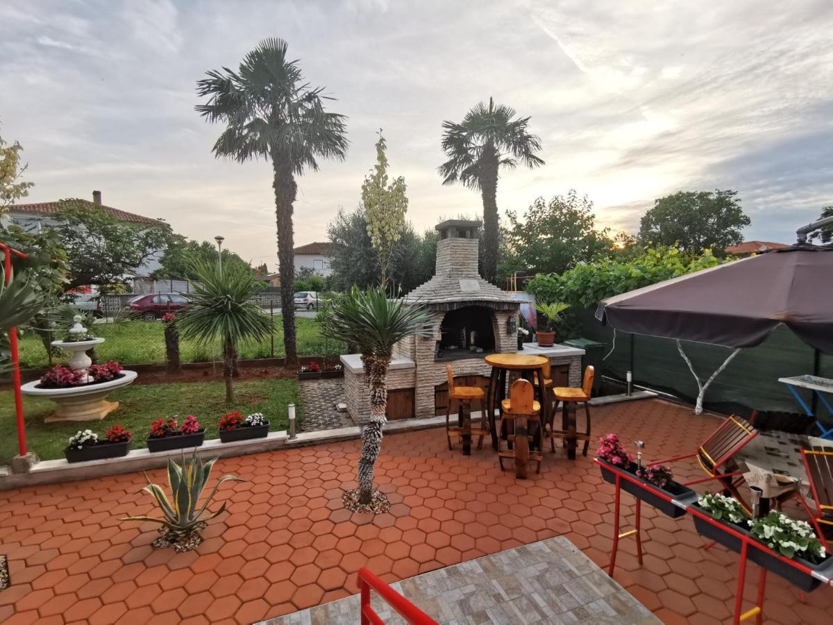 App & Room Le Palme Umag Bagian luar foto